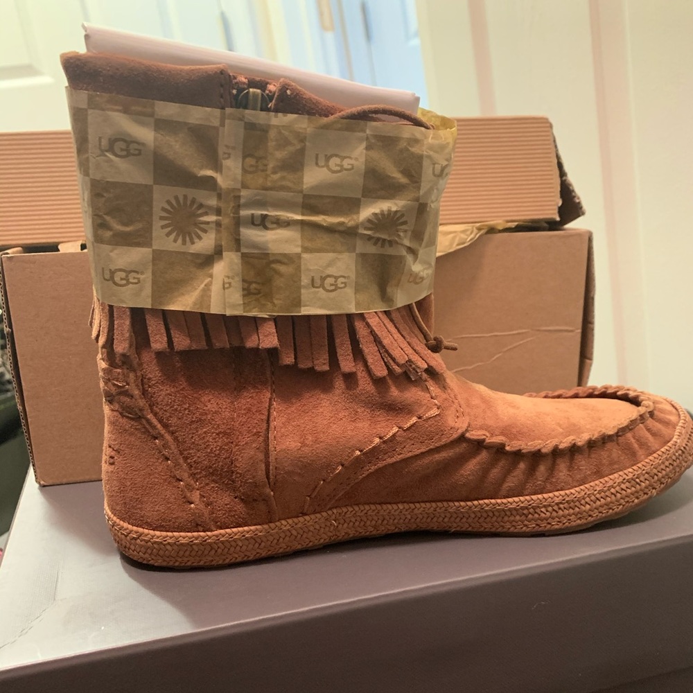 BNIB Ugg Kaysa sz 5.5